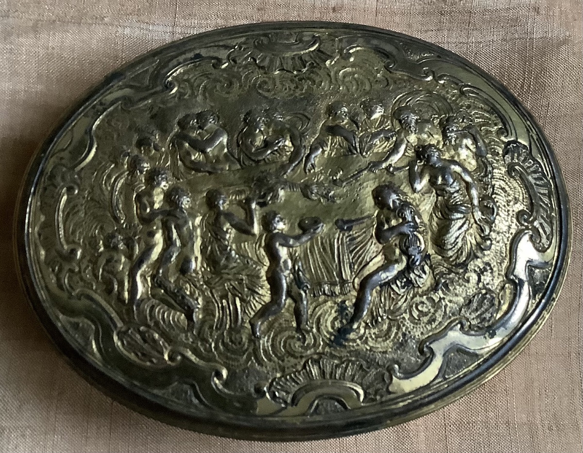 Une boite en alliage métal à décor d’une scène de banquet antique-photo-2