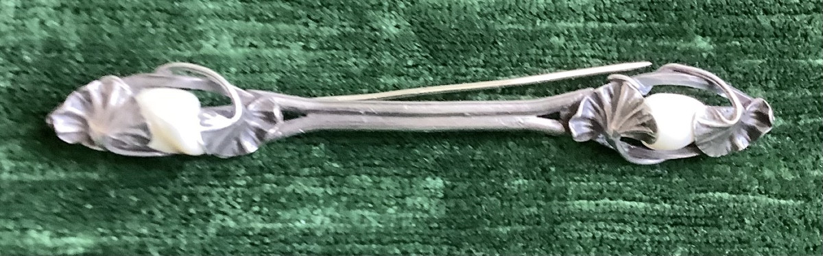 1900 Silver Brooch With Leaves In The Center Of The Pearl Signed Dumont