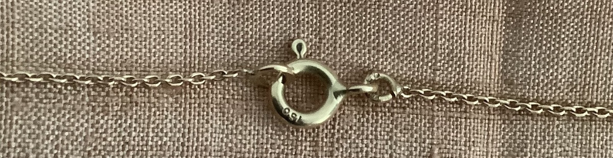 Collier articulé en or 750 milliémes au centre un motif en or sertie d’un saphir en poire-photo-3
