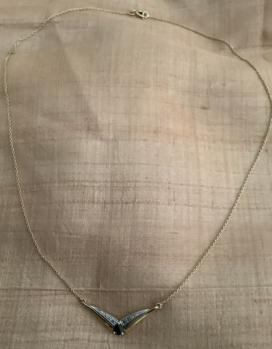Collier articulé en or 750 milliémes au centre un motif en or sertie d’un saphir en poire-photo-1