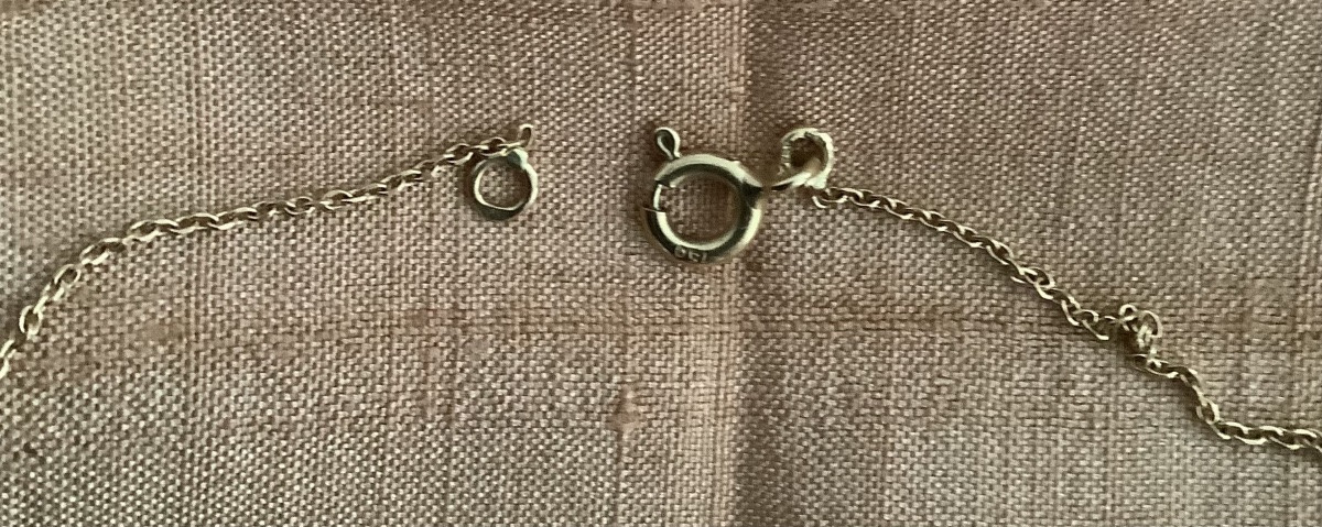 Collier articulé en or 750 milliémes au centre un motif en or sertie d’un saphir en poire-photo-2