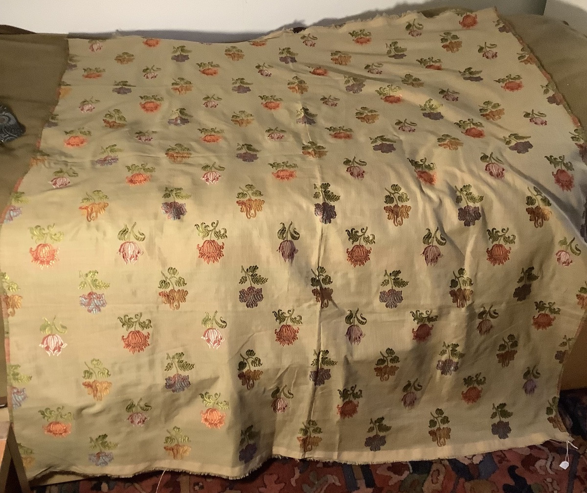 Silk Fabric Decorated With Flowers-photo-2