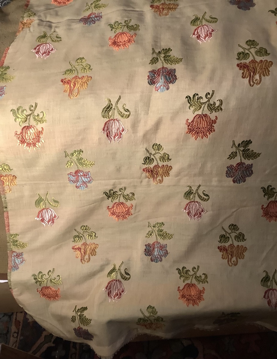 Silk Fabric Decorated With Flowers-photo-4