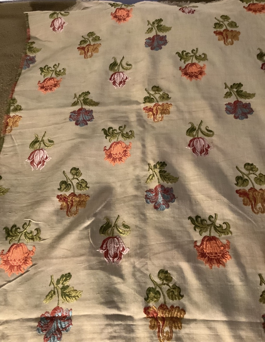 Silk Fabric Decorated With Flowers-photo-2