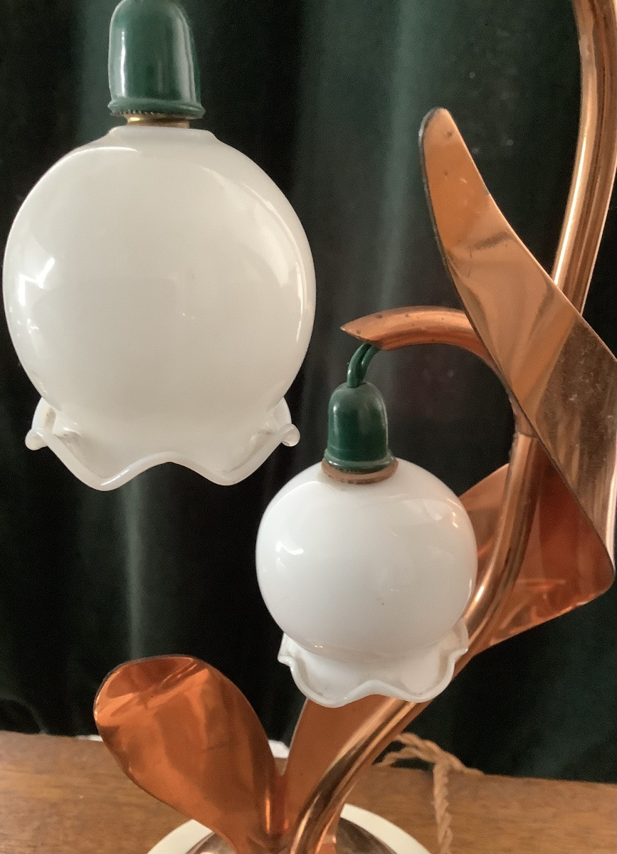 Une lampe de table muguet avec tulipes de origin-photo-4