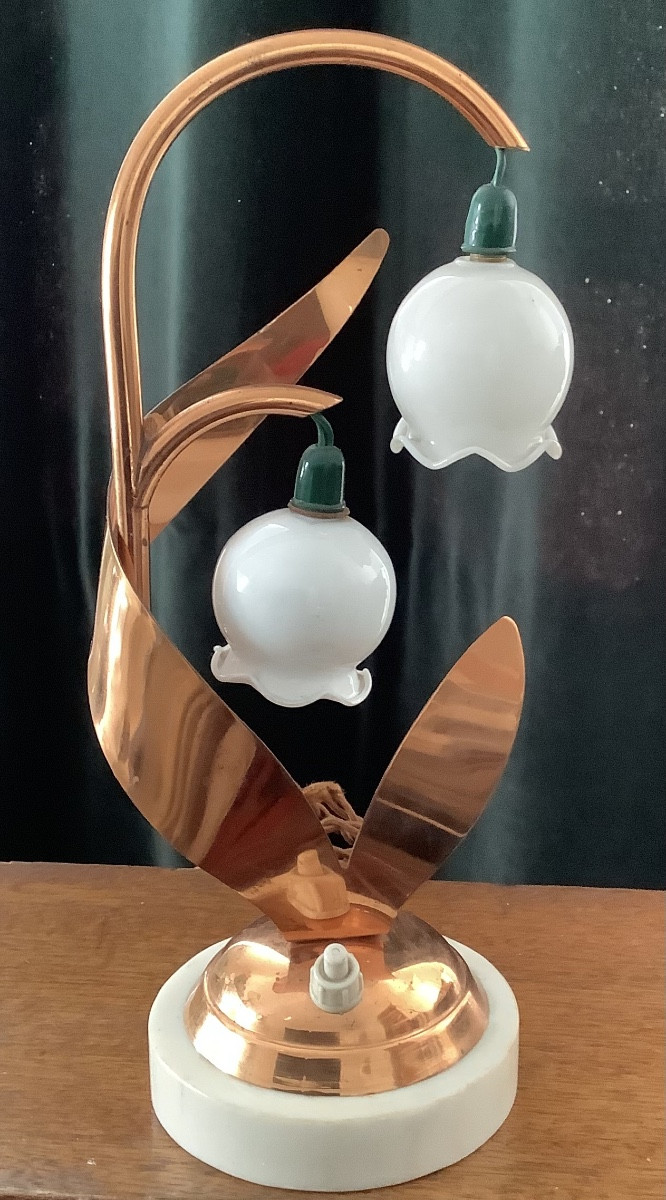 Une lampe de table muguet avec tulipes de origin
