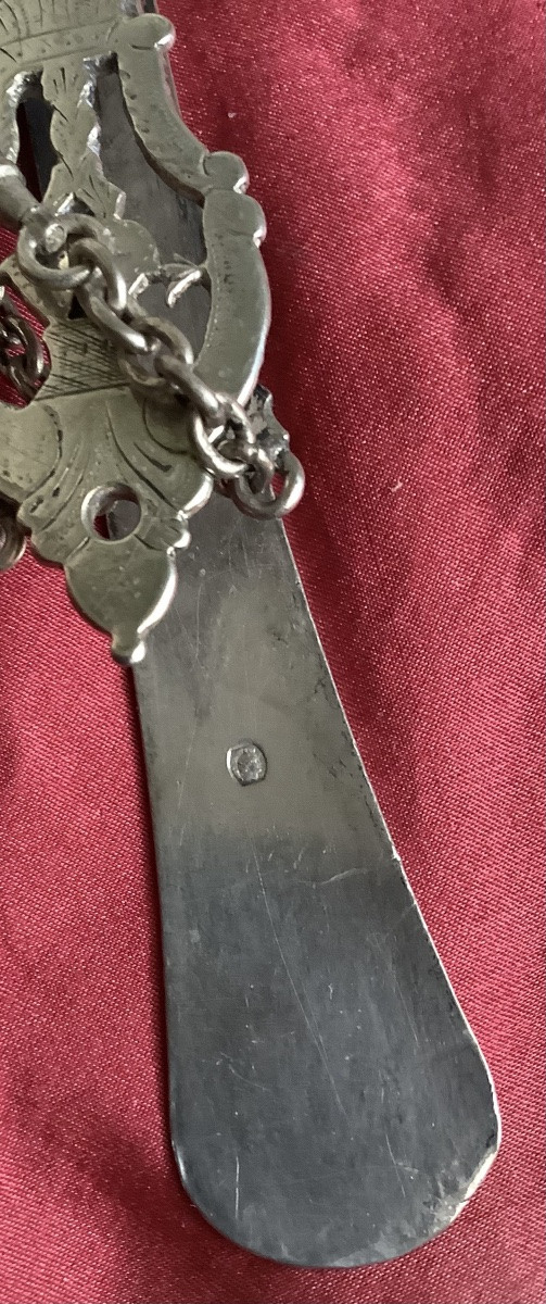 Chatelaine en argent massif avec sceau, médaille et porte monnaire -photo-4
