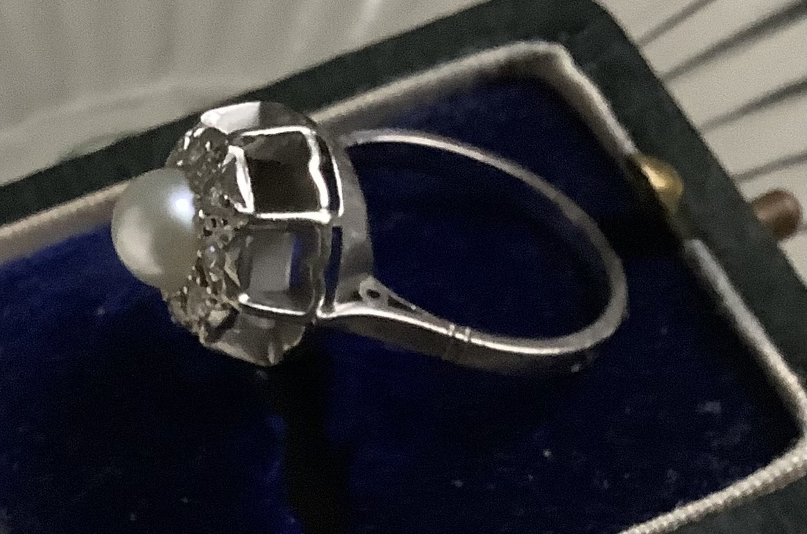 Bague en or et palatine avec perle autour petit diamonts-photo-1