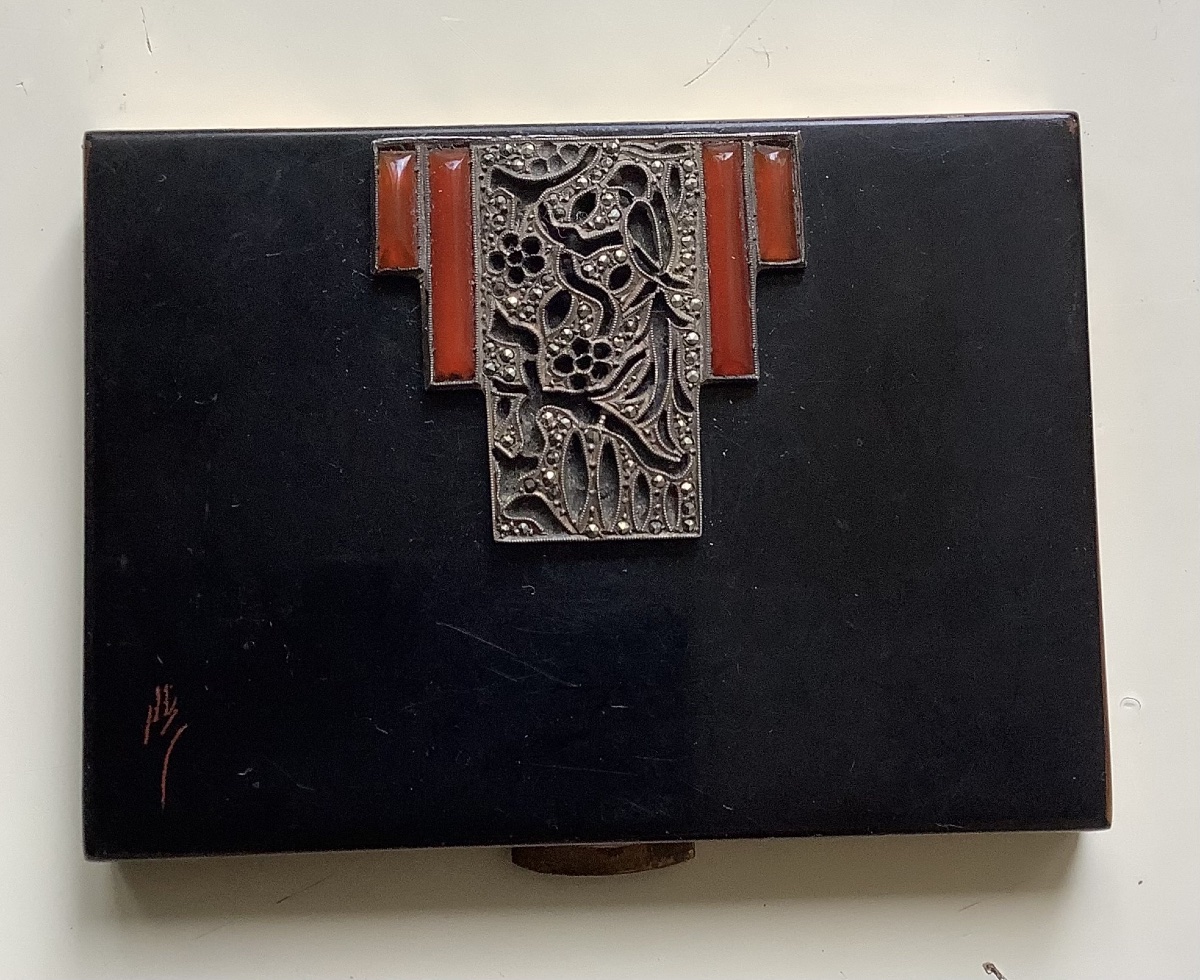 Lacquered Powder Compact With 1930s-style Decoration