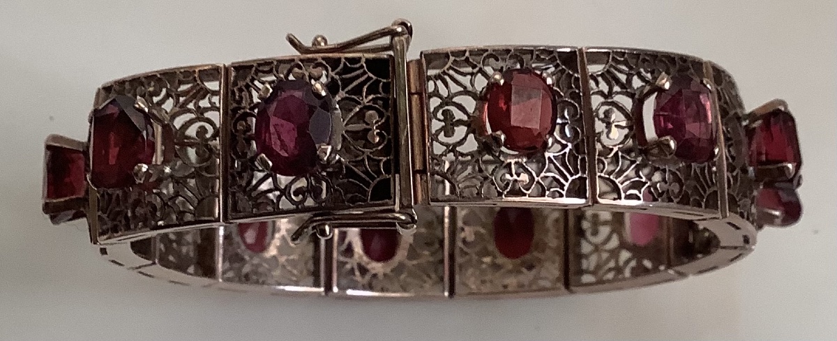 Vermeil Metal Bracelet With Twelve Red Cabochon Stones