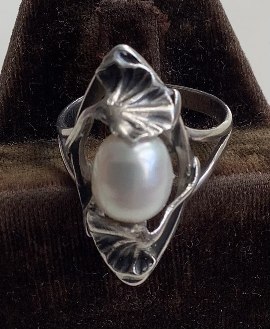 Bague en argent decor gingyos avec  une perle -photo-2