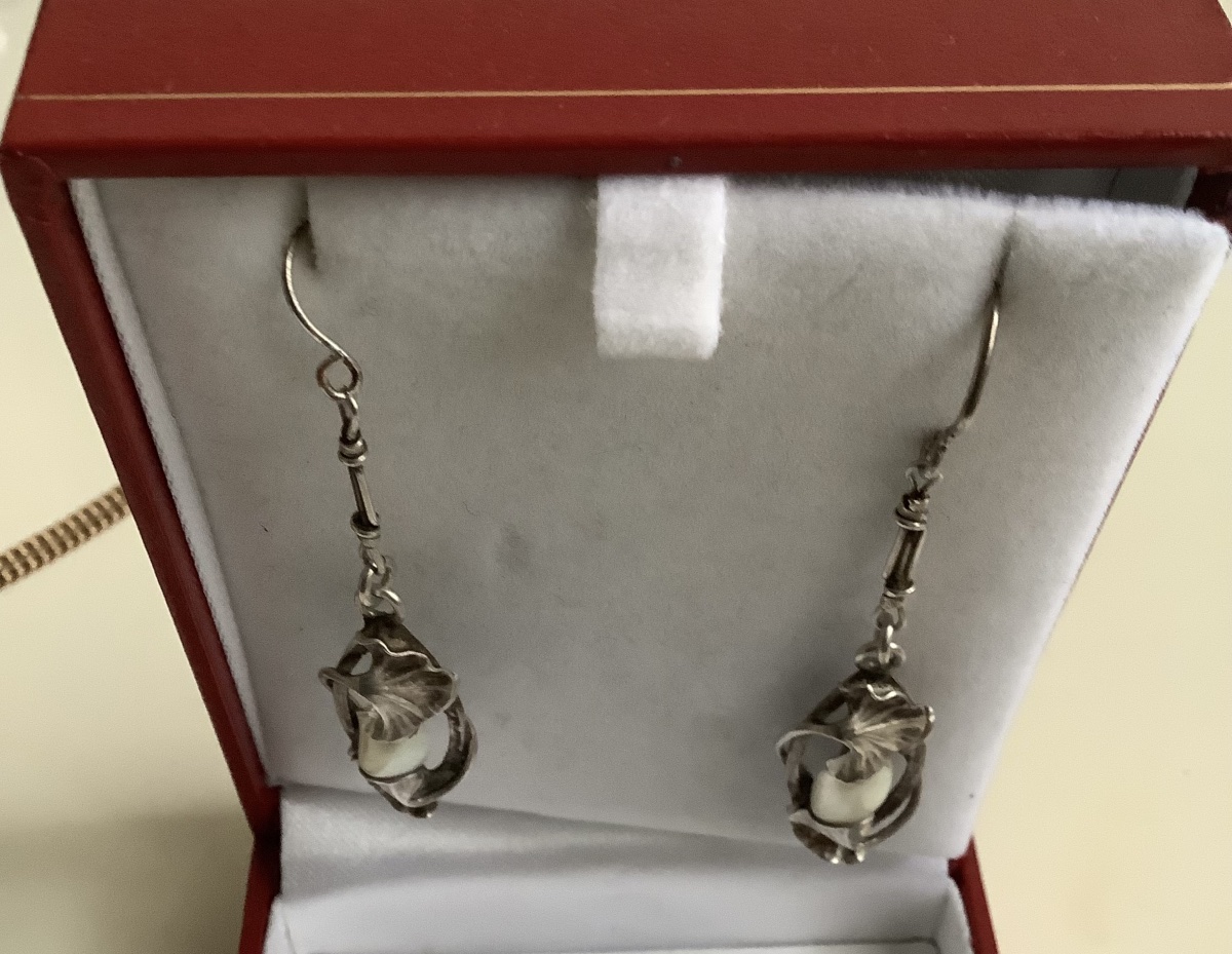 A Pair Of Silver Earrings By Paul Dumont, Featuring A Gingyo Design With A Pearl-photo-2