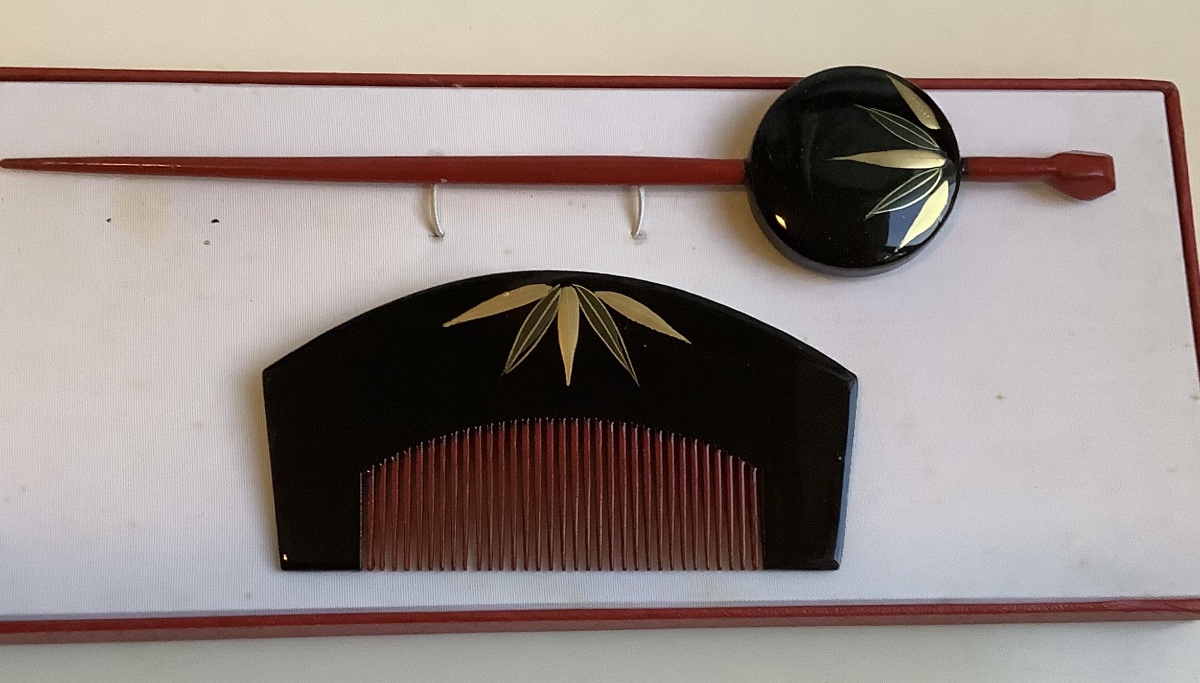 Modern Japan Est Wooden Comb-photo-1