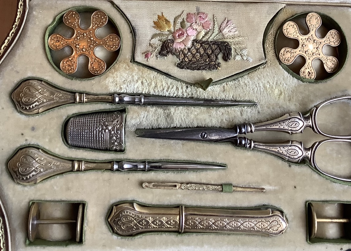 Coffret nécessaire de couture  en vermeil  XIX em siècle 