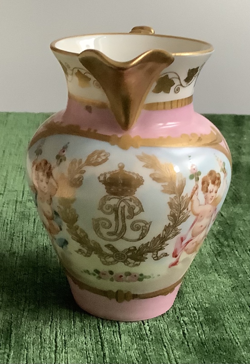 Une partie de service à café, cafetière, sucrière et pot à lait en porcelaine de Sevres-photo-2