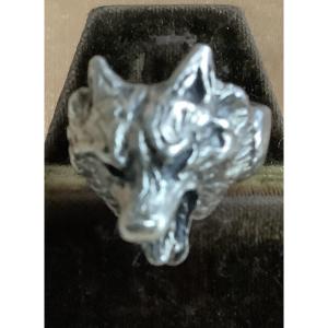Bague en argent présente loup
