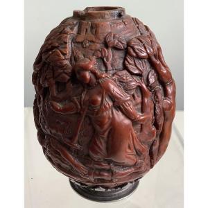 Flacon en noix de corozo sculté XIX em siècle 