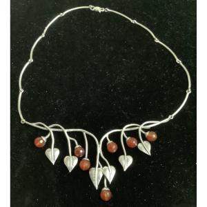 Collier en argent decor de fruit en ambre