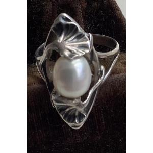 Silver Ring With Gingyos Design And A Pearl 