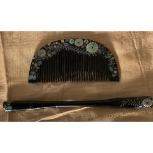 Lacquered Wooden Comb With Floral Design