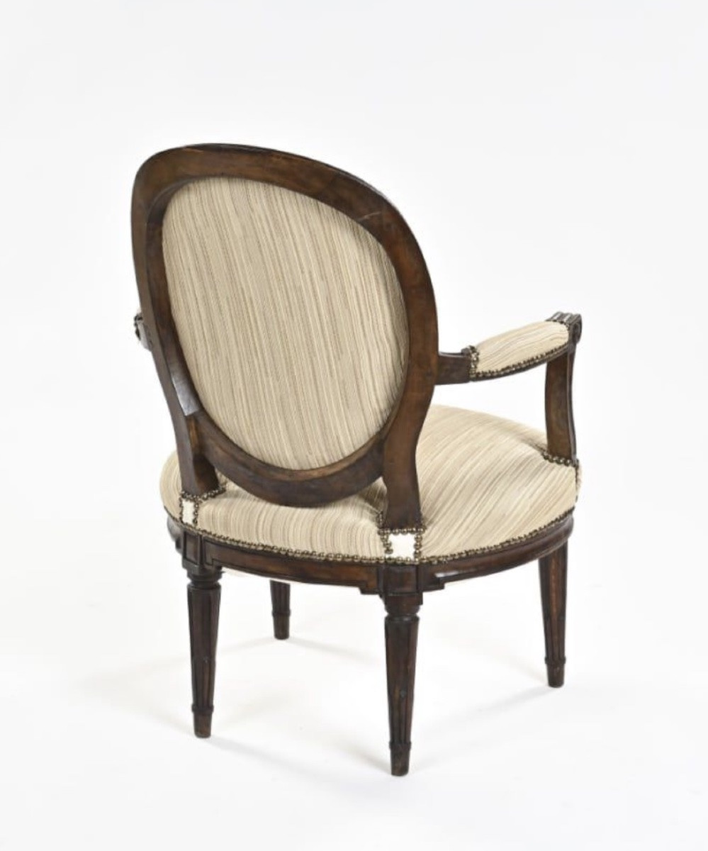 Paire de Fauteuils Médaillons Époque Louis XVI en Noyer-photo-4