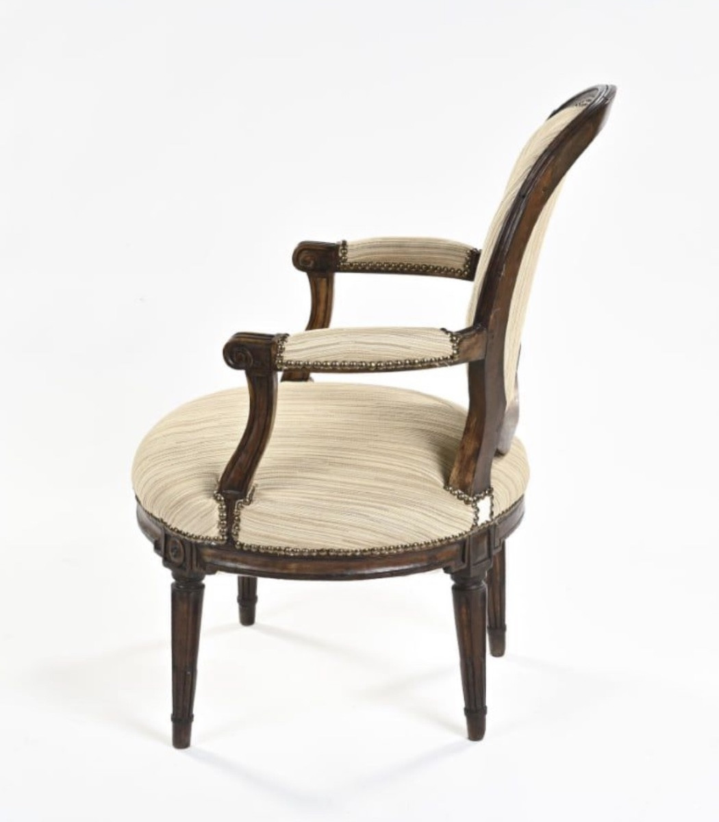 Paire de Fauteuils Médaillons Époque Louis XVI en Noyer-photo-1
