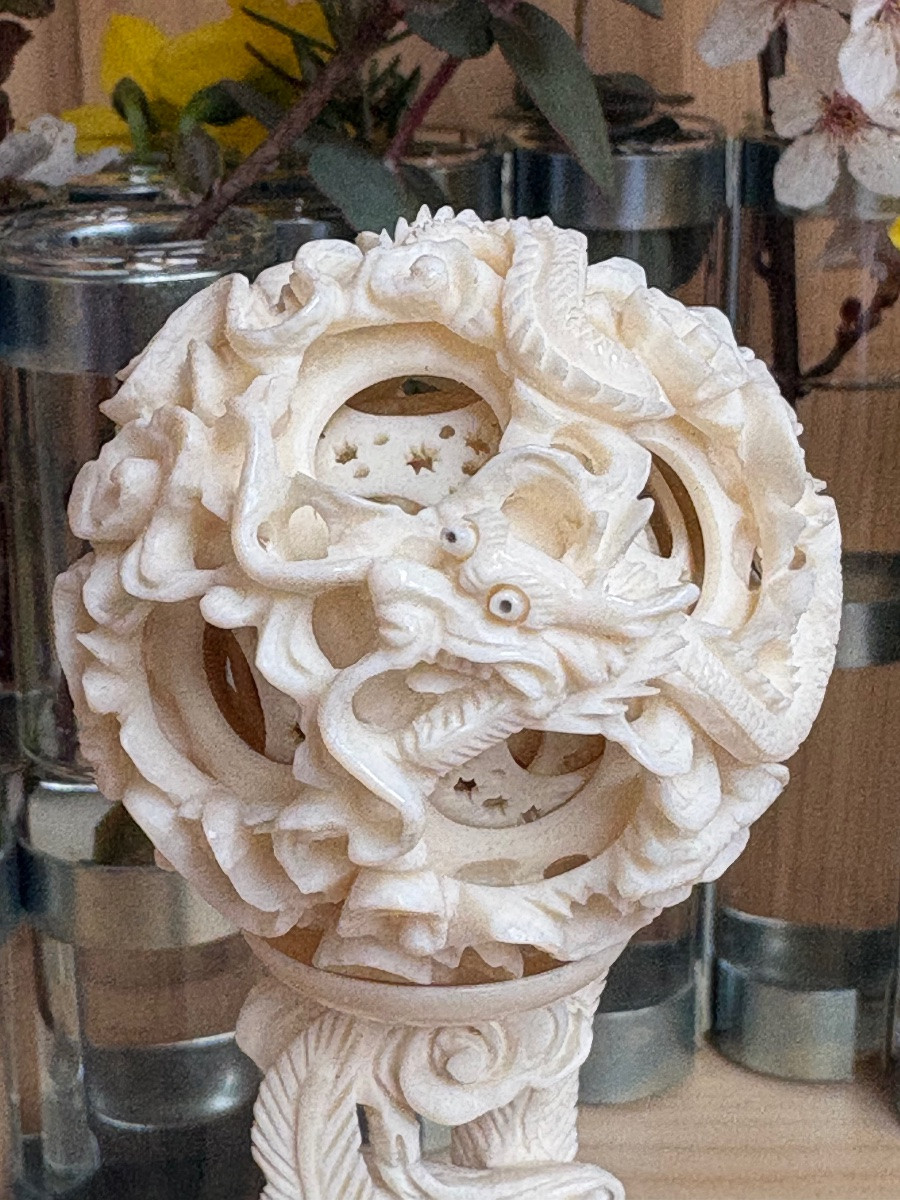 Importante boule de Canton sur socle sculpté – Chine, travail de virtuose-photo-1