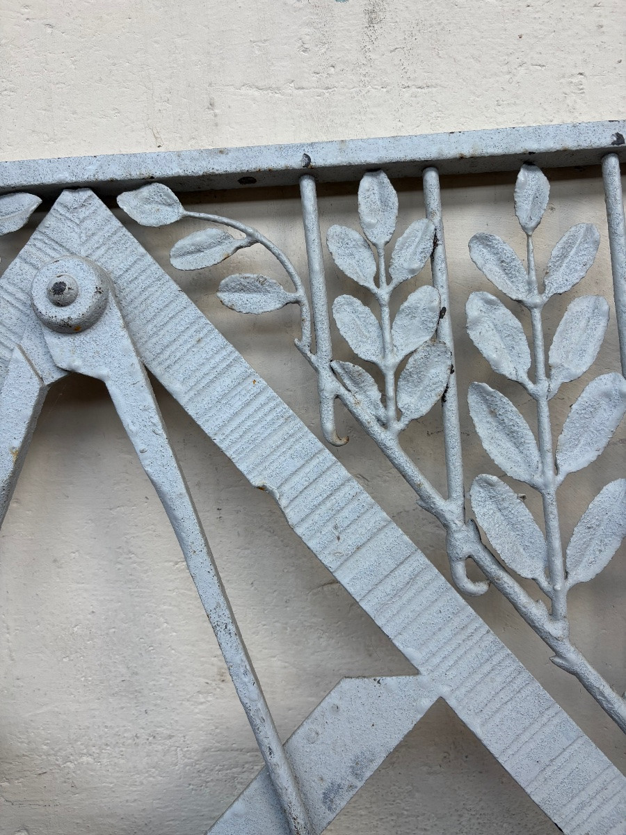 Panneau en fer forgé et fonte à décor symbolique maçonnique, début XXe siècle.-photo-3