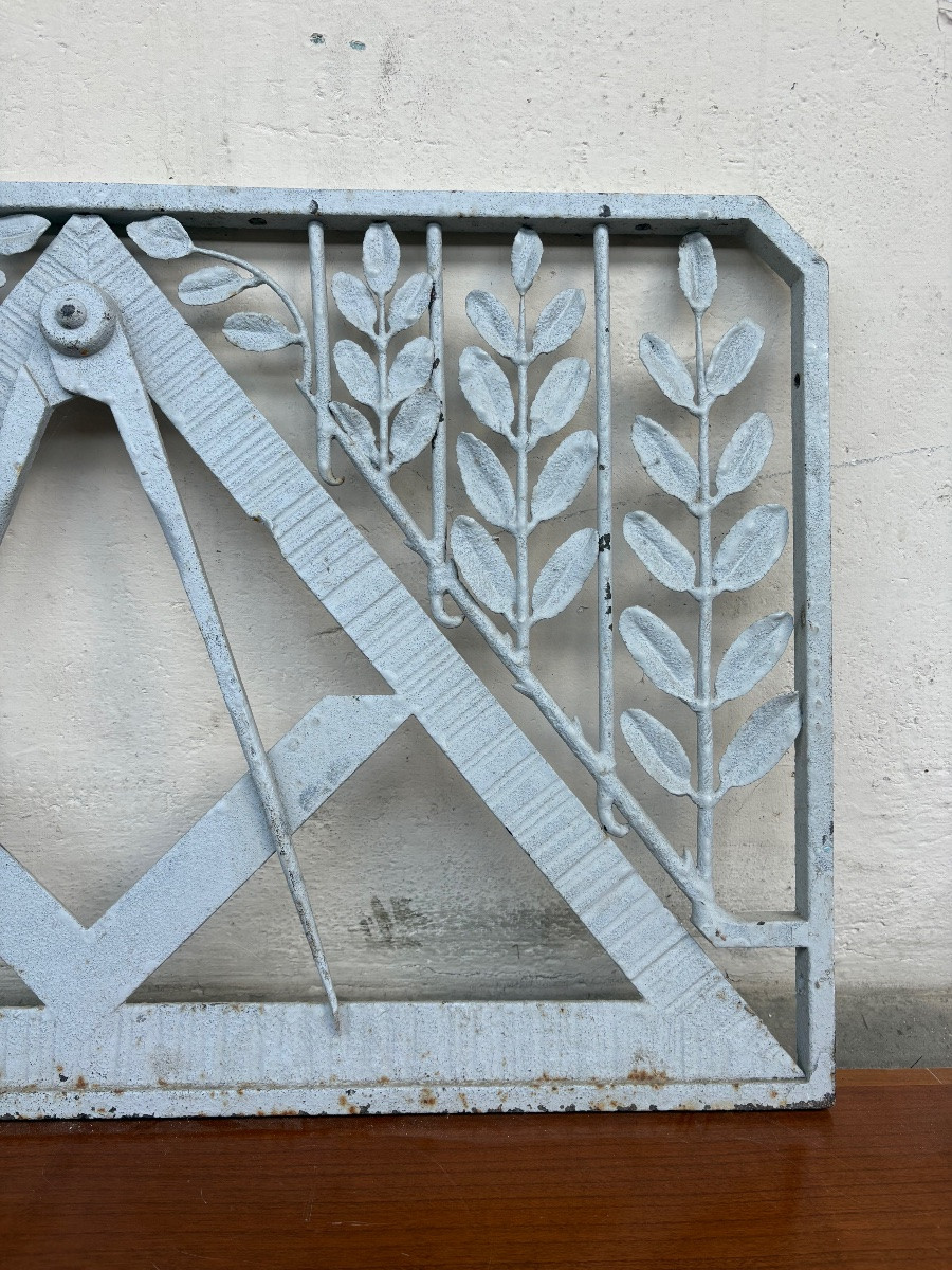 Panneau en fer forgé et fonte à décor symbolique maçonnique, début XXe siècle.-photo-4