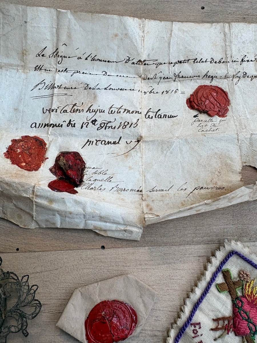 Important ensemble de reliquaires anciens avec certificats et cachets de cire – XVIIIe et XIXe -photo-5