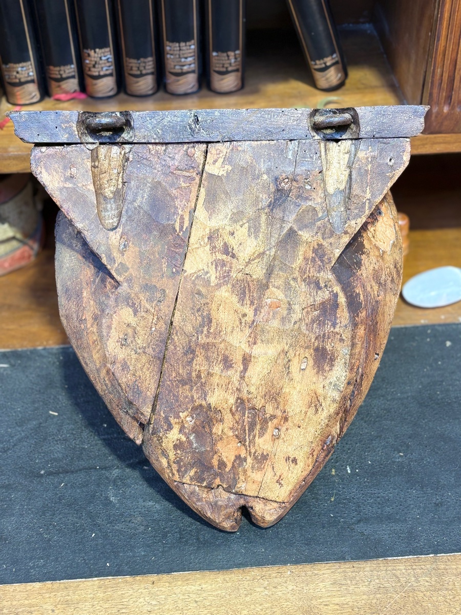 Carved Wooden Heraldic Angel-photo-3