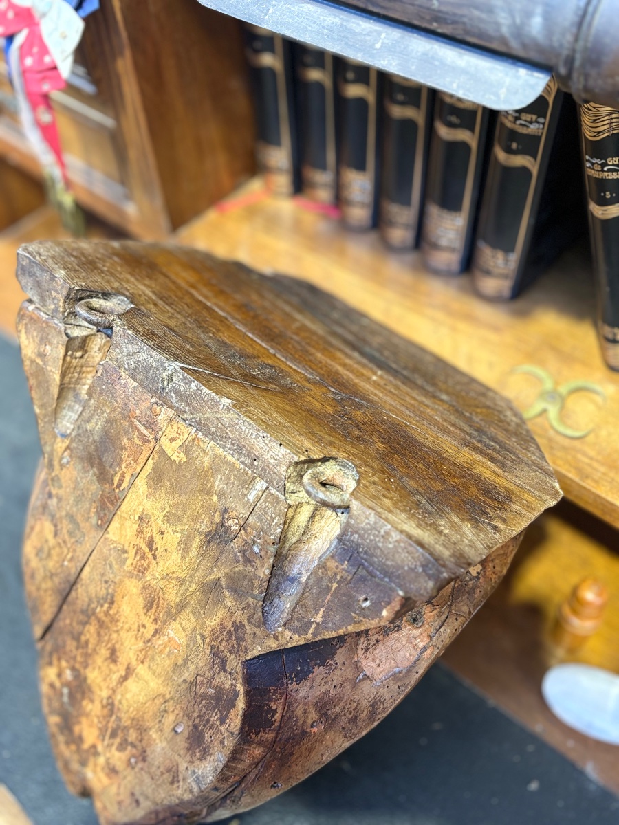 Carved Wooden Heraldic Angel-photo-4