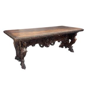 Italian Renaissance Walnut Table With Sphinx Decoration 
