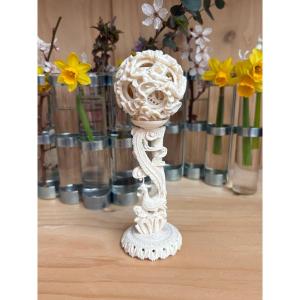 Importante boule de Canton sur socle sculpté – Chine, travail de virtuose