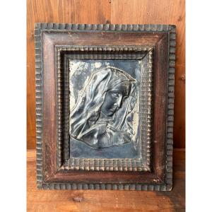 Bas-relief de la Vierge  – Cadre sculpté – Travail du XIXe siècle
