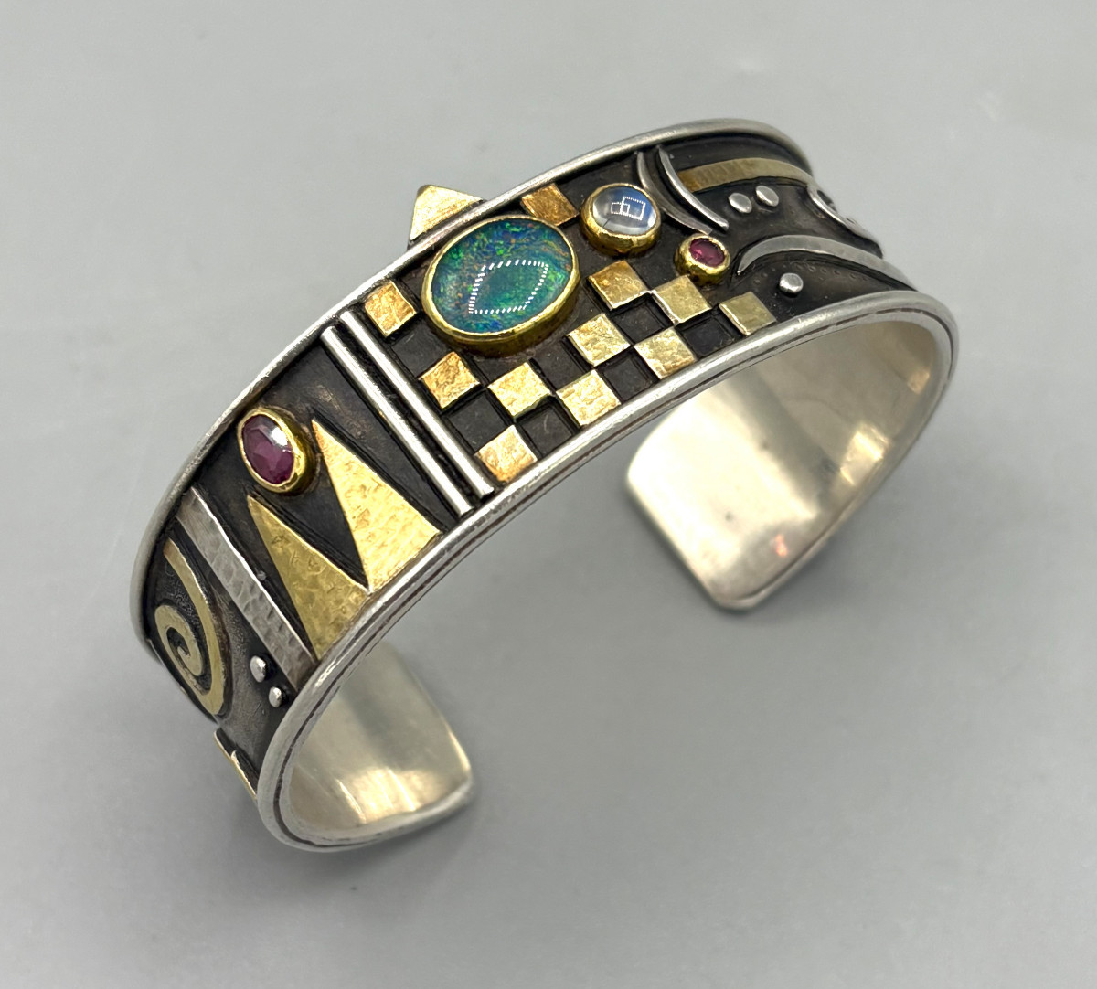 Bracelet Manchette Linda Ladurner en Argent, Or et Pierres