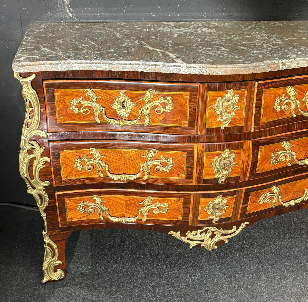 Pierre-Antoine Veaux Commode Tombeau d'époque Louis XV estampillée XVIIIe-photo-4