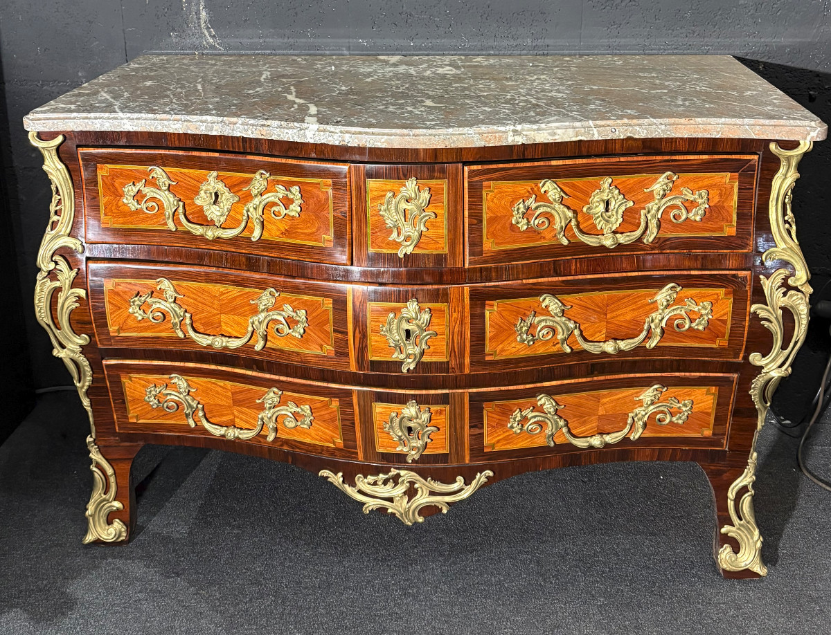Pierre-Antoine Veaux Commode Tombeau d'époque Louis XV estampillée XVIIIe