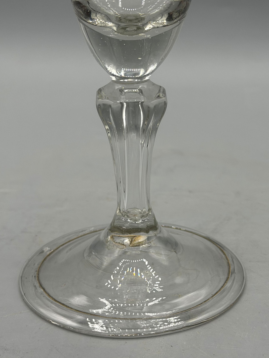 Grand verre soufflé à coupe tronconique gravée et jambe silésienne Époque XVIIIe-photo-4