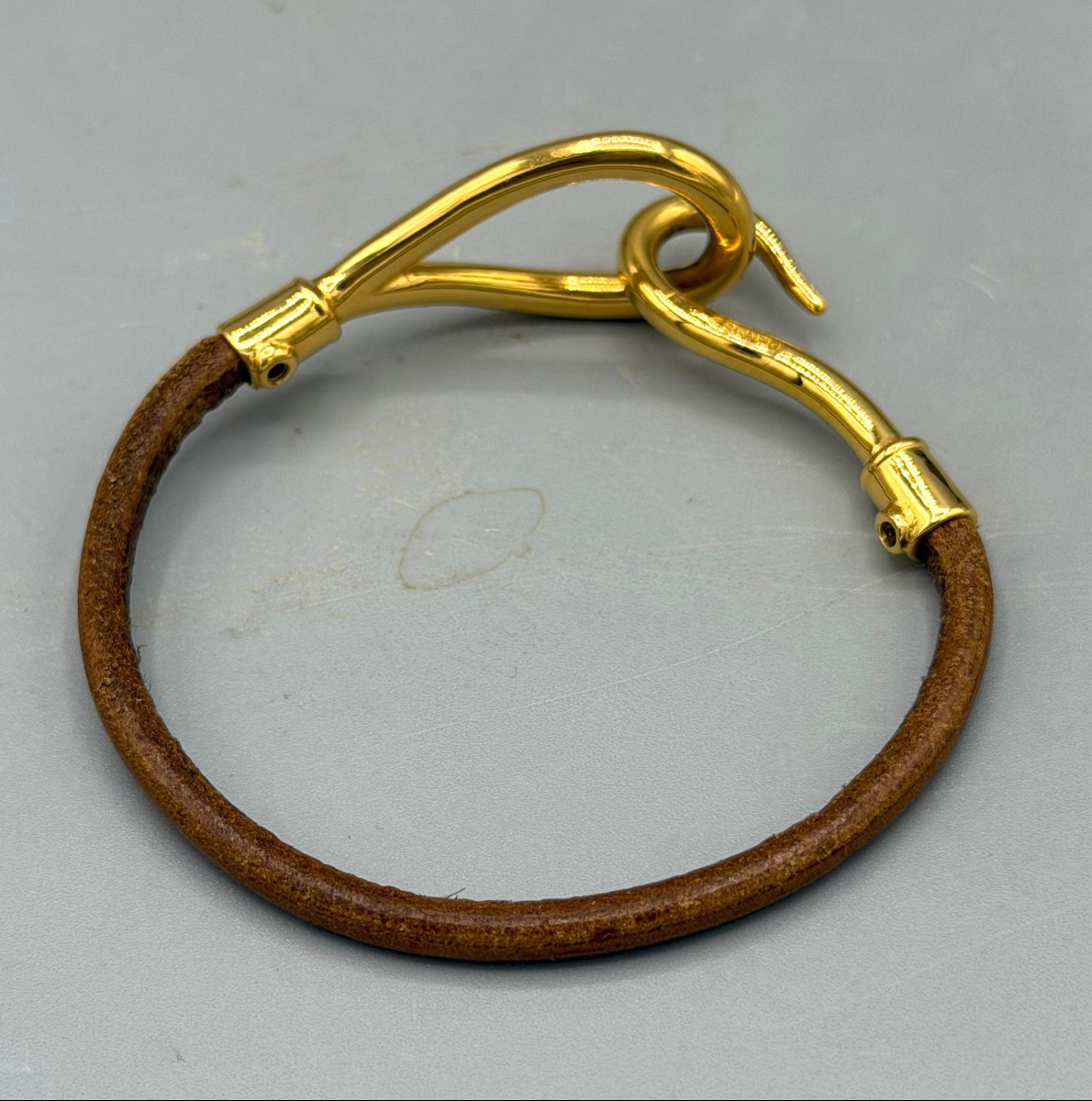 Bracelet "Jumbo" en métal doré et cuir Hermès Paris-photo-3