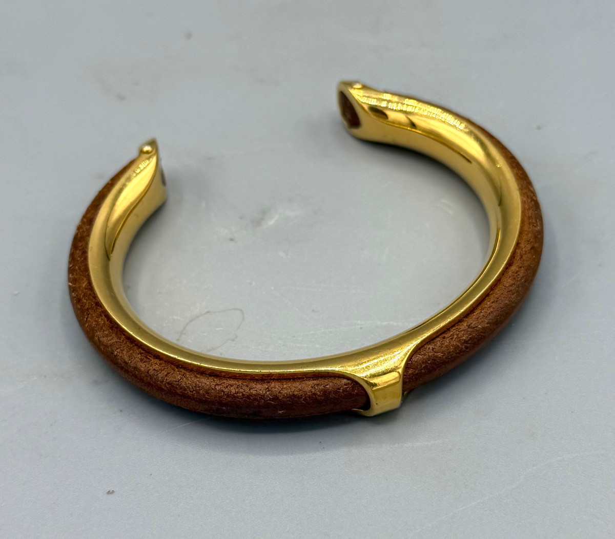 Hermès Paris "kyoto" Bracelet In Leather And Gold-plated Metal-photo-2