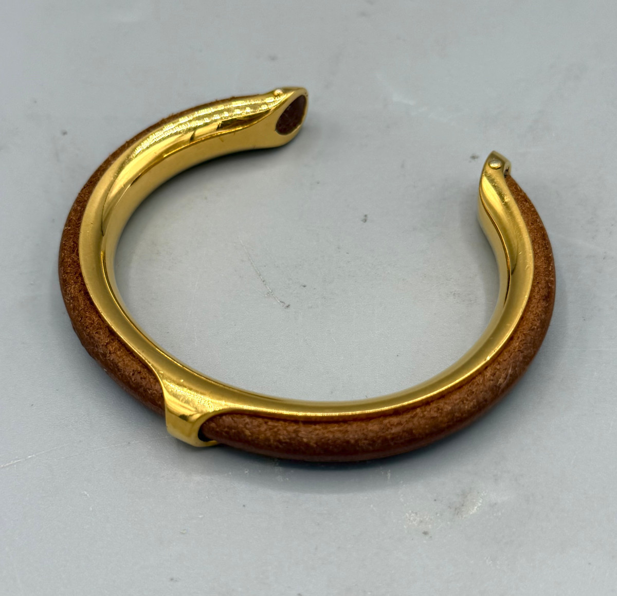 Hermès Paris "kyoto" Bracelet In Leather And Gold-plated Metal