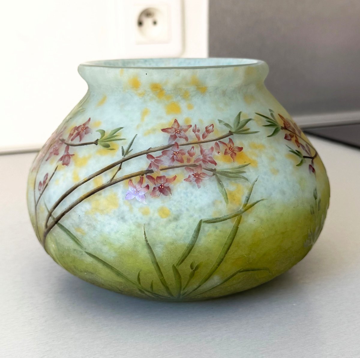 Imposant vase Art Nouveau aux Daphnés Daum Nancy