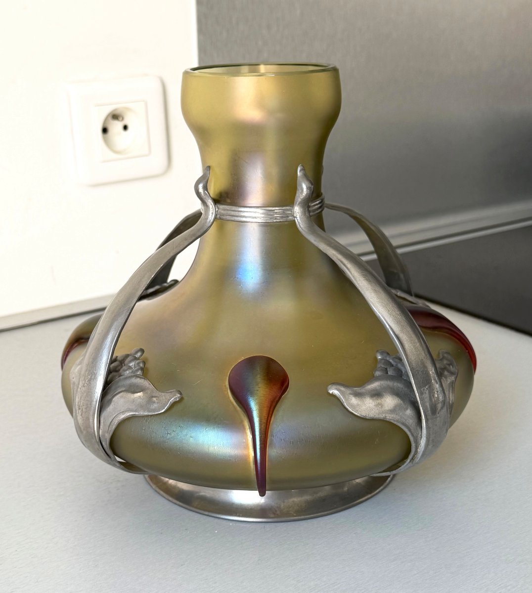 Art Nouveau Vase In Iridescent Glass By Loetz And Van Hauten