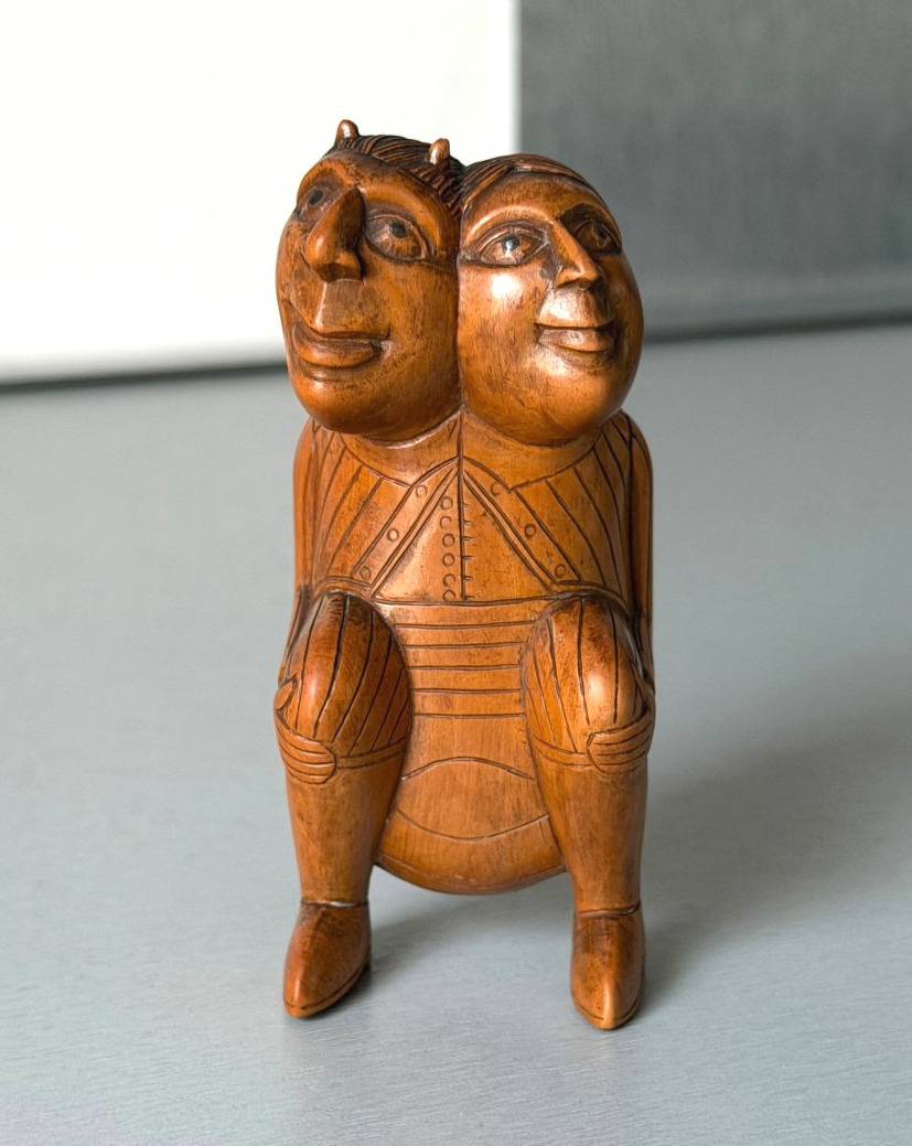 Carved Boxwood Snuff Box "crotteux" Siamese Twins, Early 19th Century