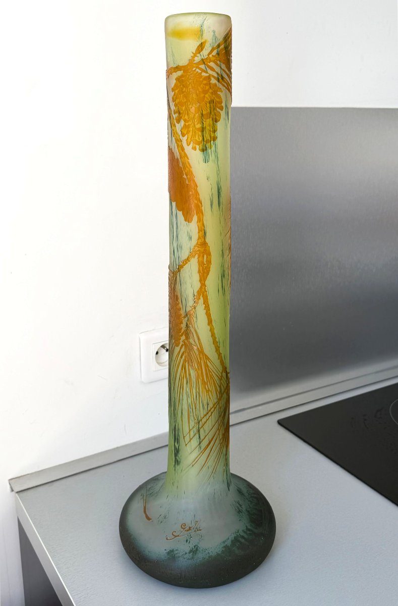 Grand vase Art Nouveau Emile Gallé "Pommes de Pins" aux Salissures Intercalaires