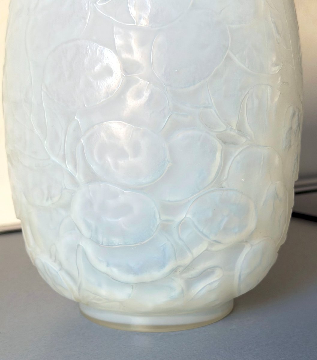Vase Art Déco "Monnaie du Pape" en verre opalescent René Lalique-photo-2