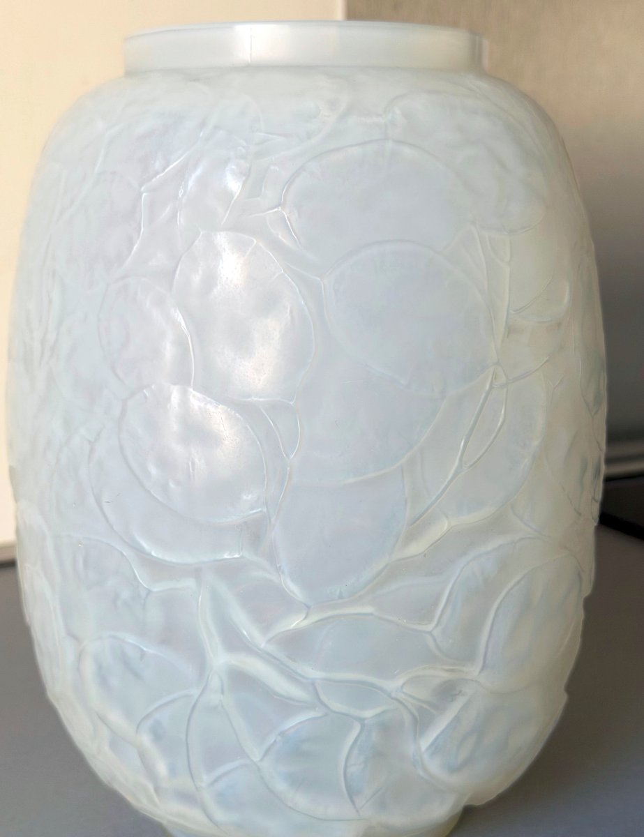 Vase Art Déco "Monnaie du Pape" en verre opalescent René Lalique-photo-3