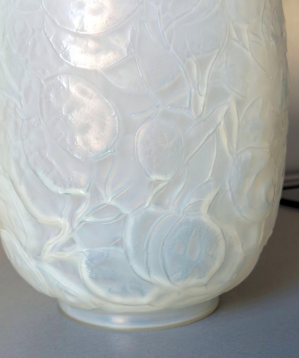 Vase Art Déco "Monnaie du Pape" en verre opalescent René Lalique-photo-4