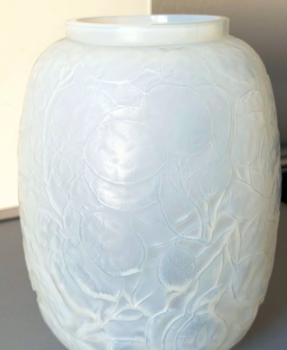 Vase Art Déco "Monnaie du Pape" en verre opalescent René Lalique-photo-1